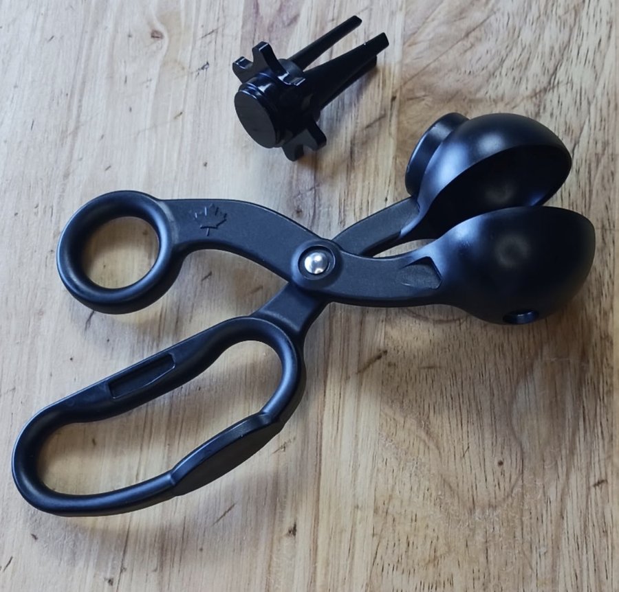 Chefcore meatball tong with coring attachment